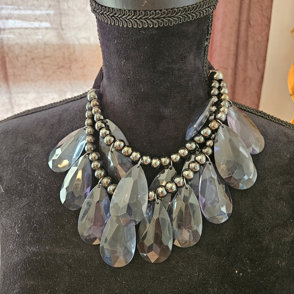 Elegant Silver and Blue Teardrop Necklace